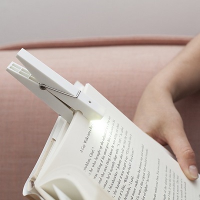 lampara para leer con forma de gancho